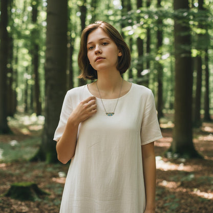 Chaîne en acier inoxydable argenté du collier pendentif « Papillon Mystique des Lunes », longueur de 50 cm, combinant élégance et artisanat.