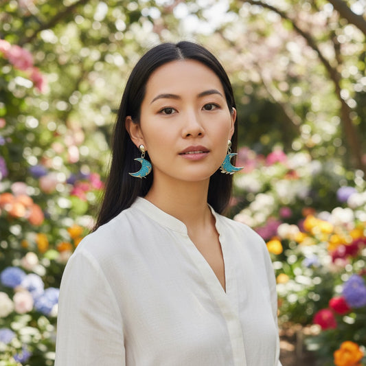 Boucles d’oreilles pailletées Lunes Azur Mystiques en résine durable, faites à la main par Les Lubies Fleuries, ajoutant une touche de sophistication et d'éclat.