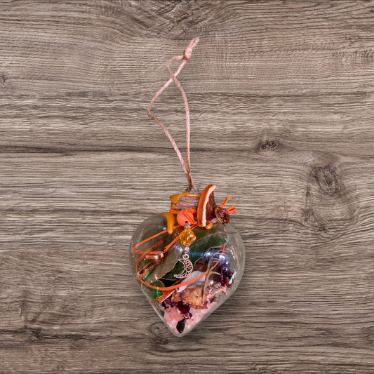 Boule de sorcière artisanale de LhanisaCréa, un talisman de protection pour le foyer capturant les énergies négatives avec éclats lumineux.